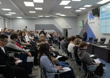 С места в карьеру